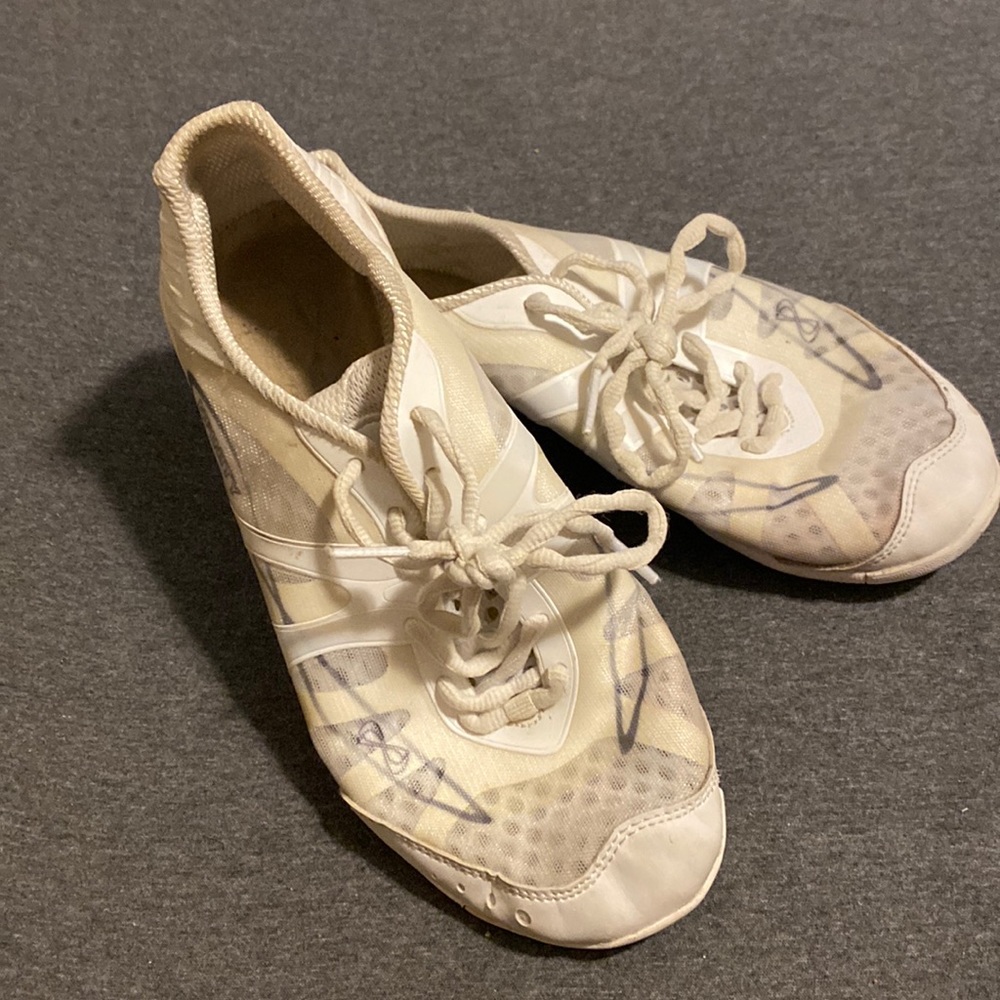 nfinity cheer shoes